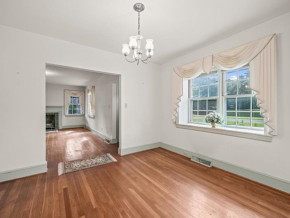 4th image of 1062 Virginia Ave