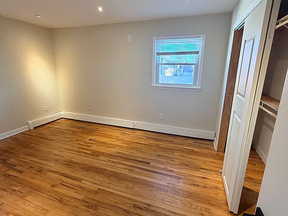 2nd image of 769 E Hazelwood Ave #1