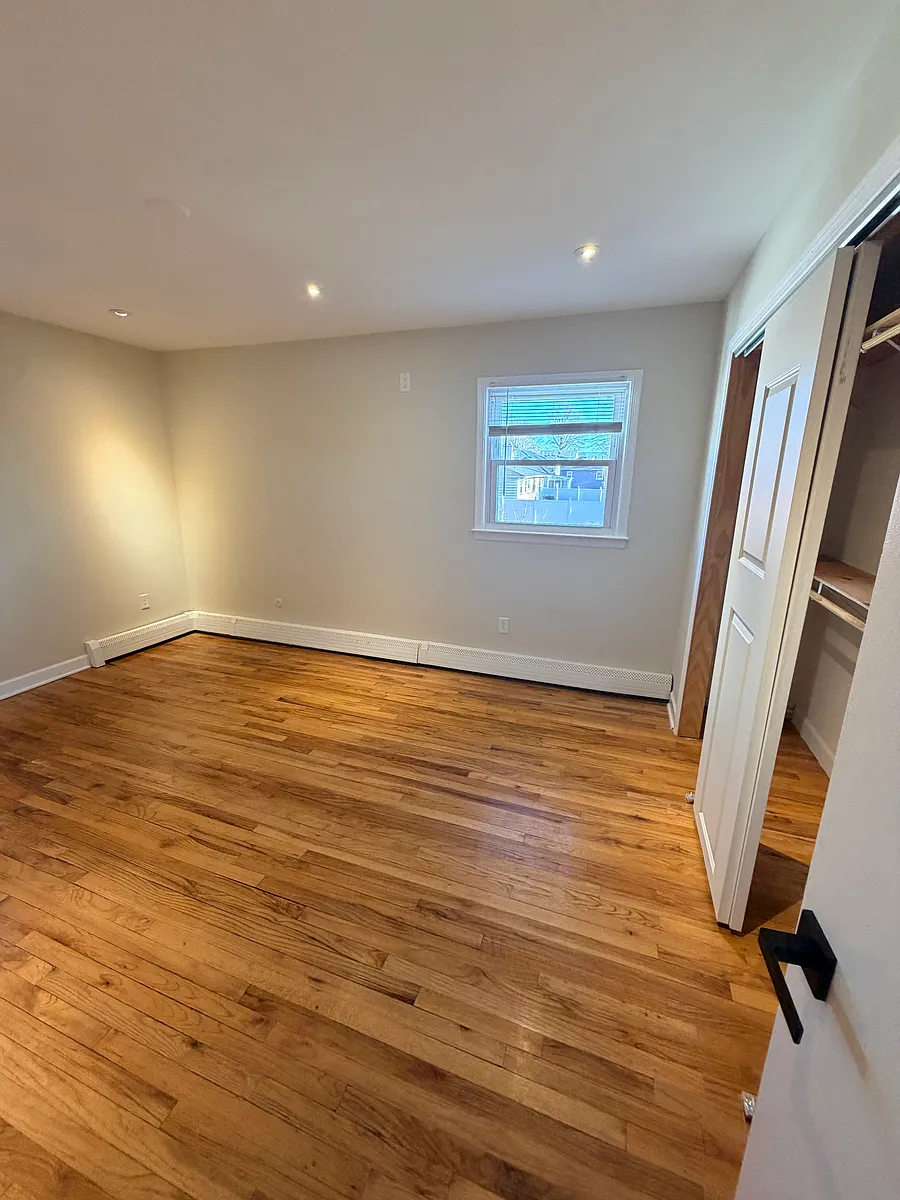 Building Photo - 769 E Hazelwood Ave #1