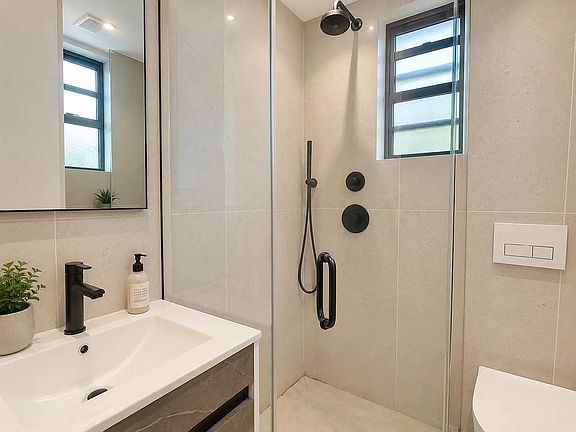 5th image of 143 N 9th St APT 3R