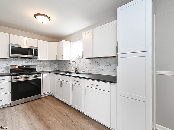 2nd image of 3686 Hiwood Ave