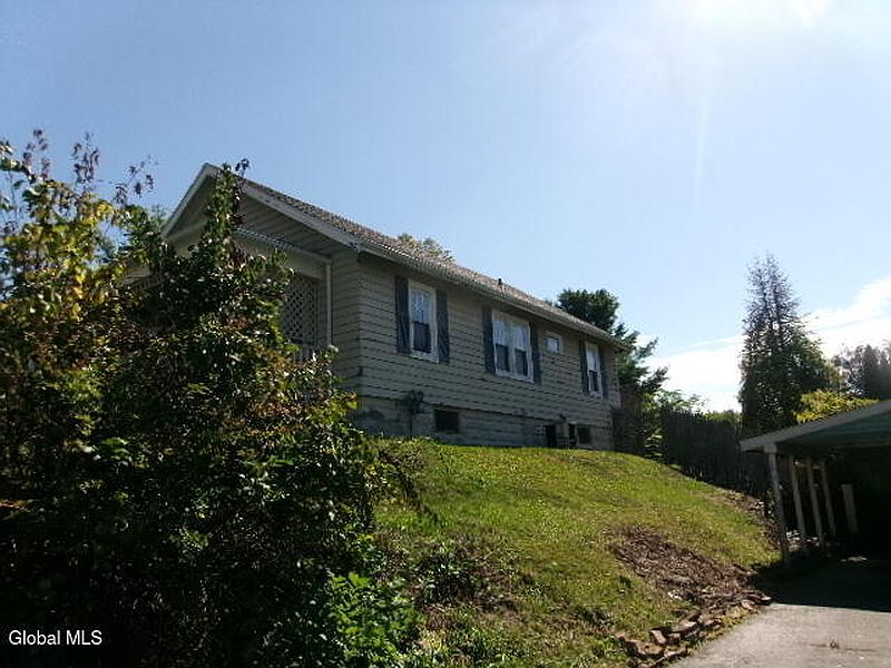 5th image of 216 Hudson Avenue