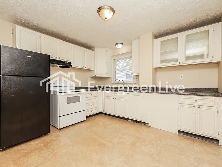 605 Mead Ln — Photo 7