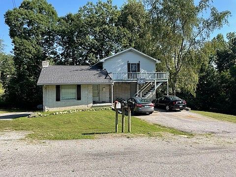 1st image of 906 Edward St
