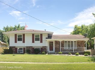 7408 Ridgemont Dr, Urbandale, IA 50322