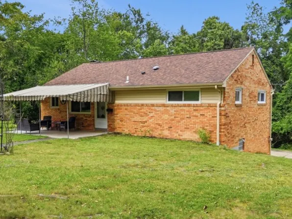 516 Long Dr, Pittsburgh, PA 15241