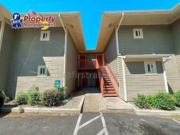 850 W Belmont St #208 — Photo 4