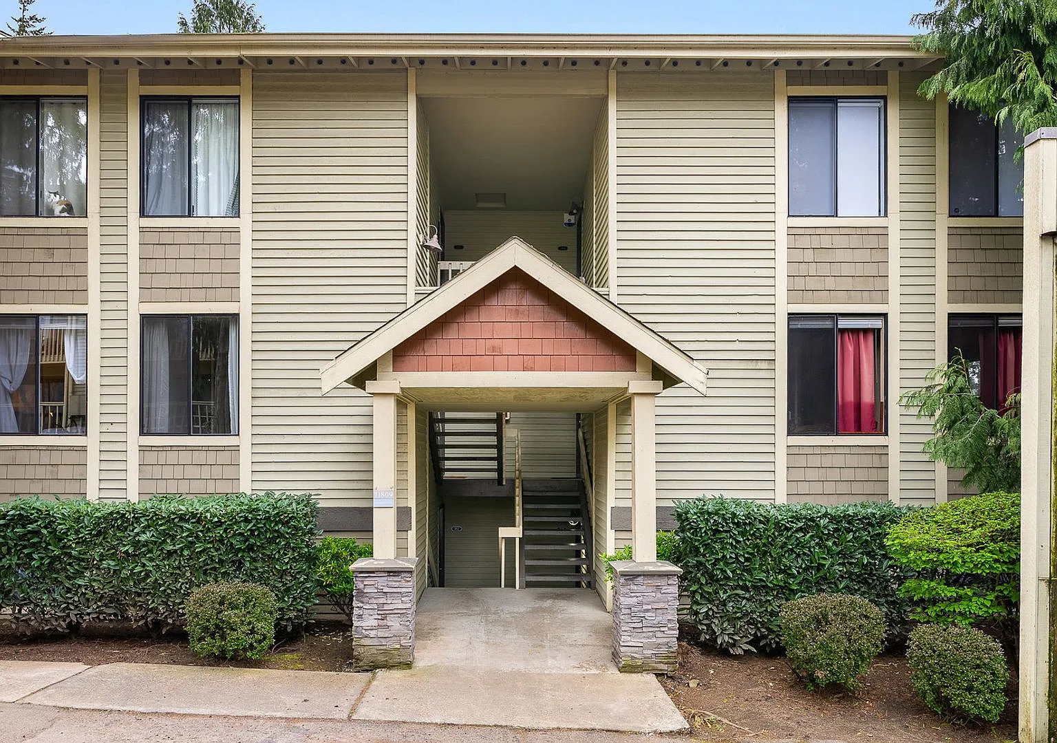 Available Now - 2BR/1.5BA Condo in Kirkland — Photo 3