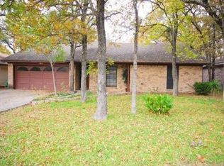 2813 Forestwood Dr, Bryan, TX 77801