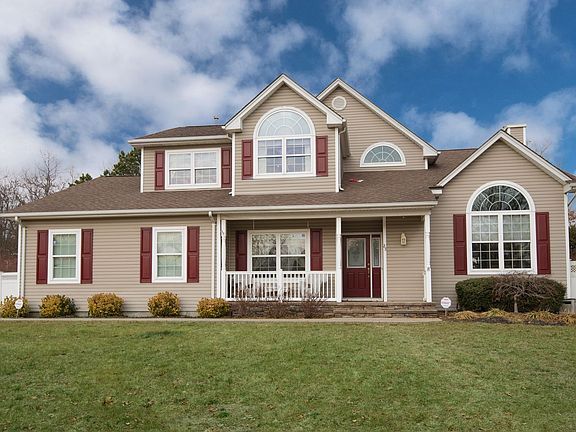 3rd image of 25 Rolling Hill Dr