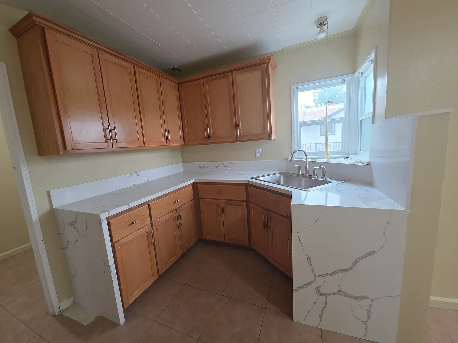 557 W Oldfield St — Photo 2