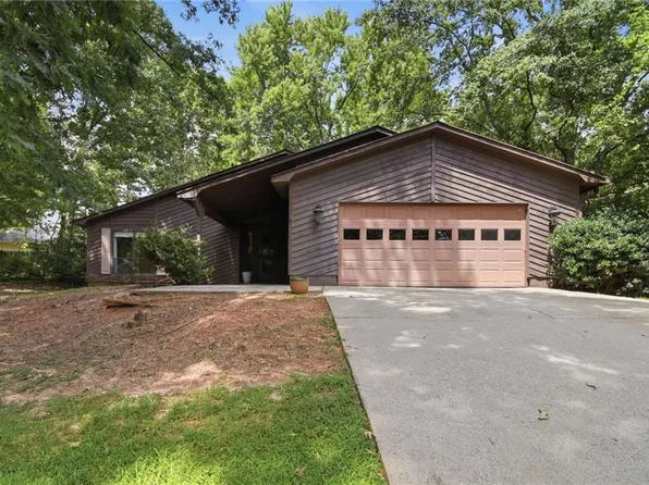 3768 Creekstone Dr, Peachtree Corners, GA 30092