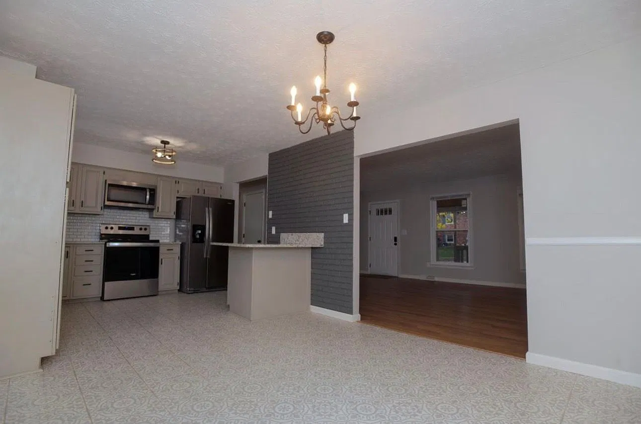 4 bed, 2.0 bath, 2400 sqft, $2,045 — Photo 2
