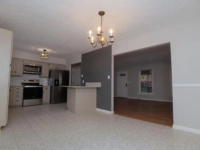 121 Eastern Hills Dr — Photo 3