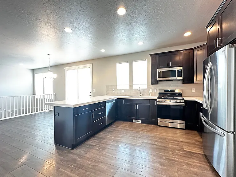 5042 W Willow Way — Photo 9