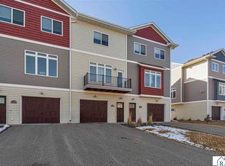 2204 Rolling Green Trl, North Mankato, MN 56003