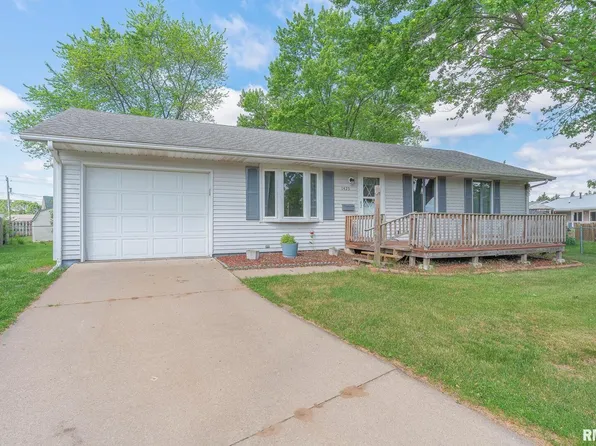 1425 Westfield Ln, Camanche, IA 52730