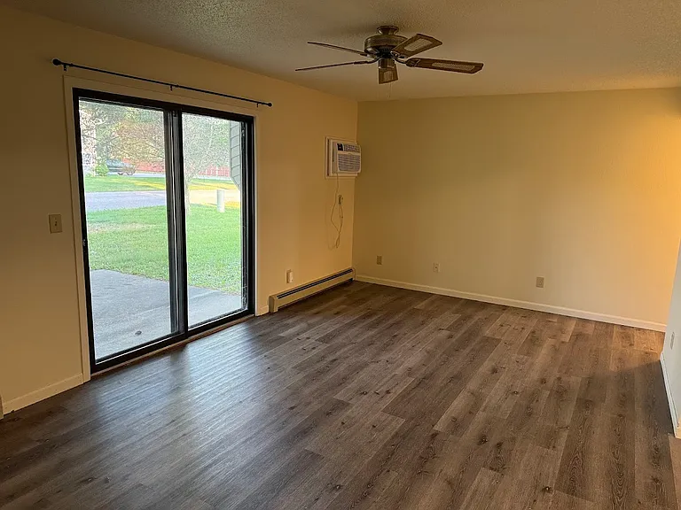 448 Frederick St N — Photo 10