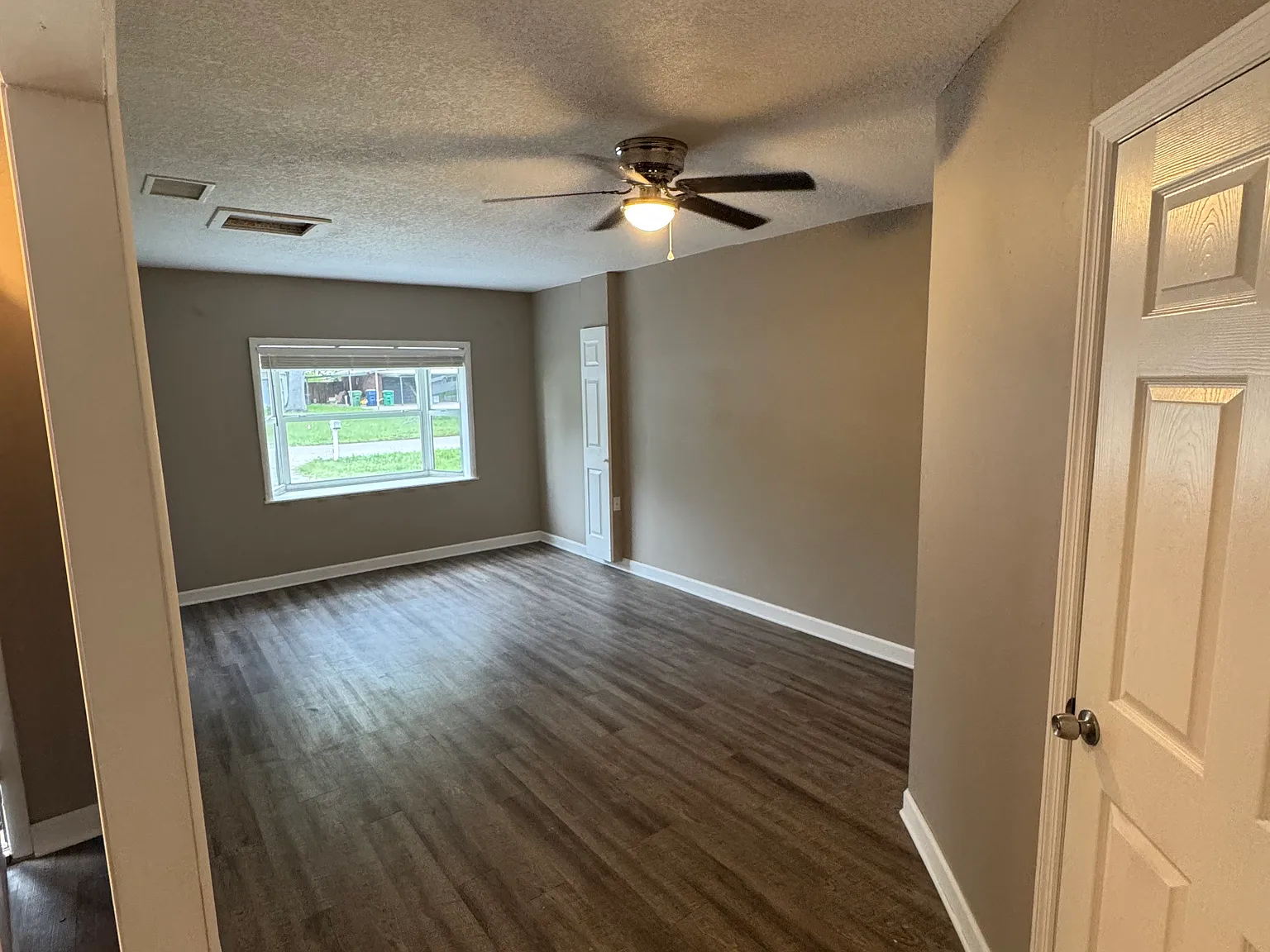4 bed, 1550 sqft, $3,200 — Photo 4