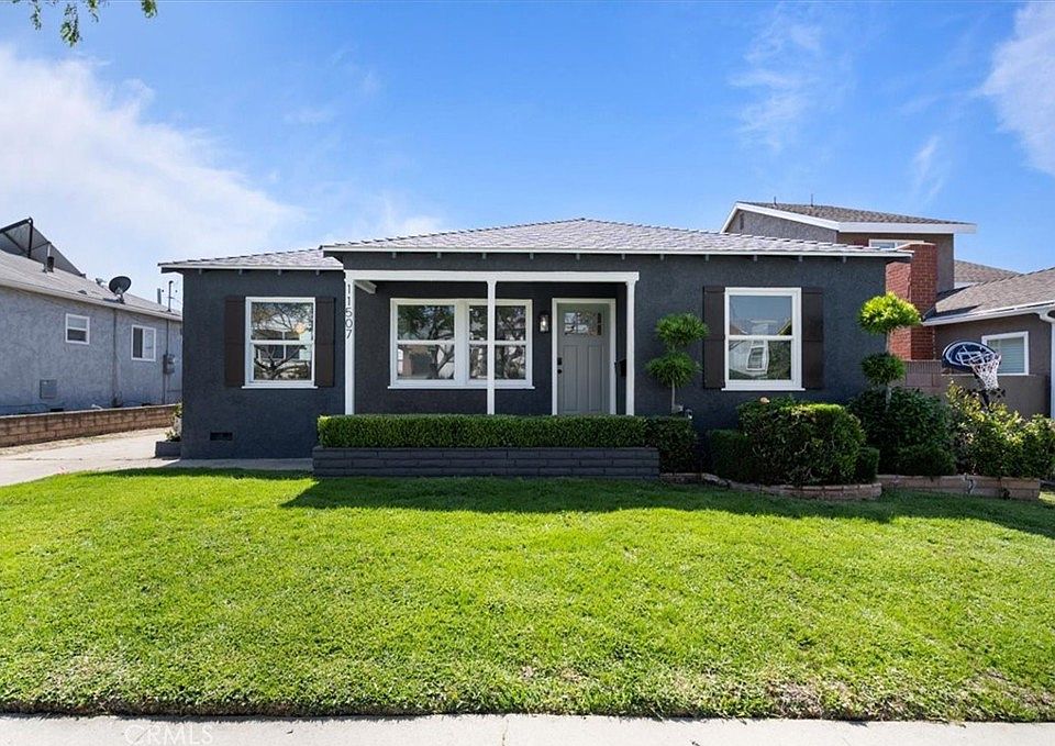1st image of 11507 S Saint Andrews Pl