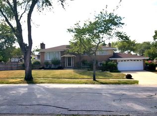 584 N Green Ridge St, Addison, IL 60101