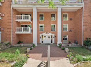 81 6th Ave APT 103, La Grange, IL