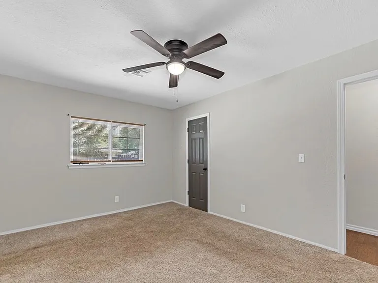 1108 W Fredericksburg St — Photo 19