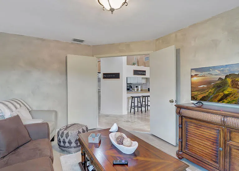 2103 Tama Cir #202 — Photo 31