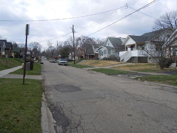 4th image of 1819 Sundale Ave