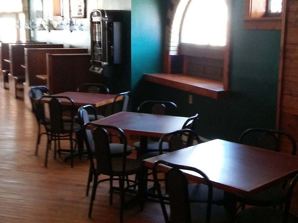 1st image of 714 Main St