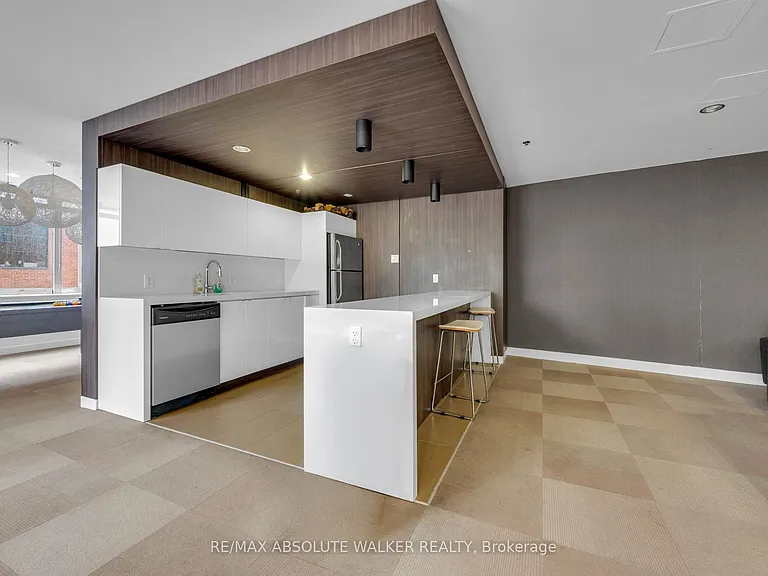 360 McLeod St #717 — Photo 32