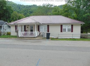 54 Holly Ave, Logan, WV 25601
