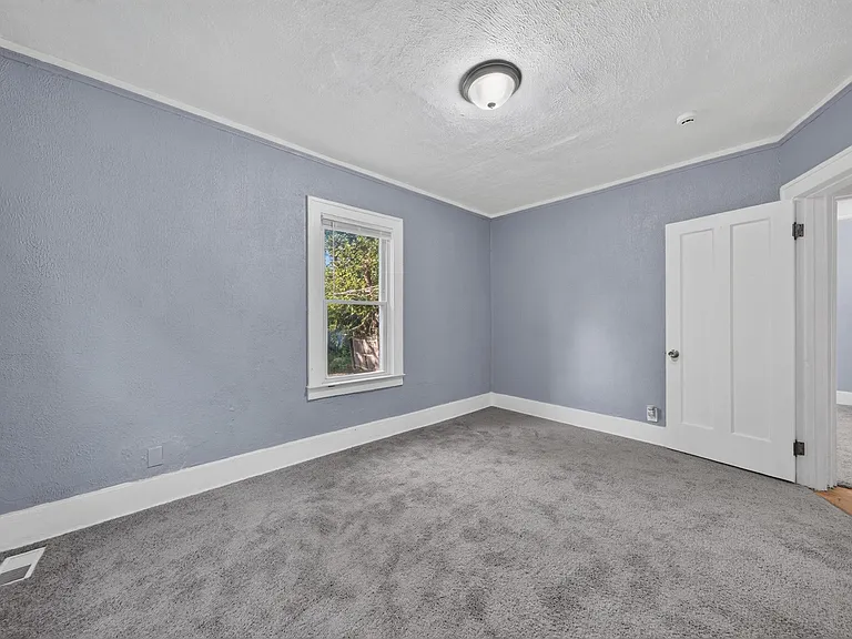 2025 Calvert St — Photo 24