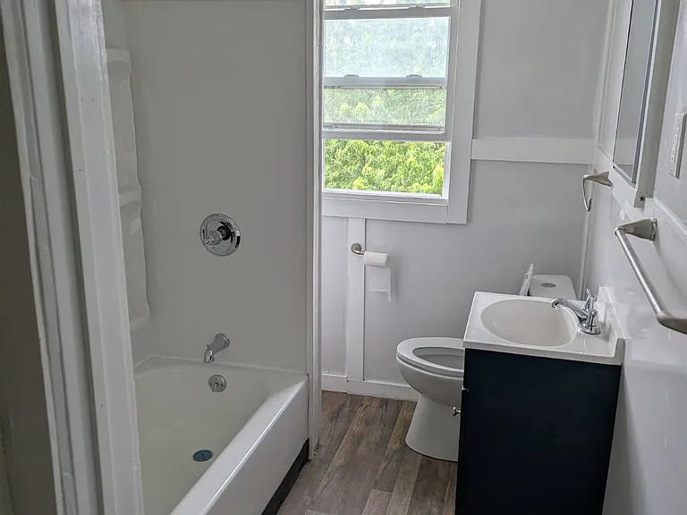 602 Ackley St — Photo 3