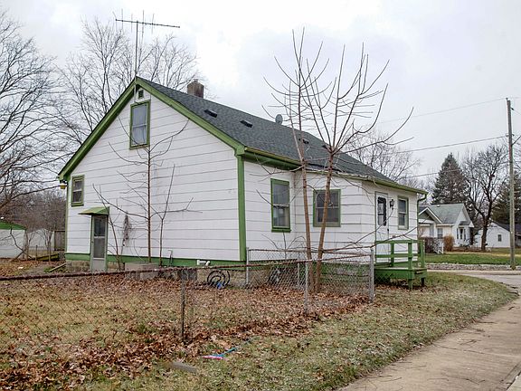 2nd image of 401 Cherry St