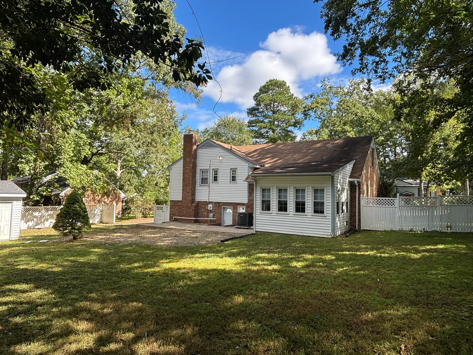 5 bed, 2.5 bath, 2016 sqft, $2,500 — Photo 2