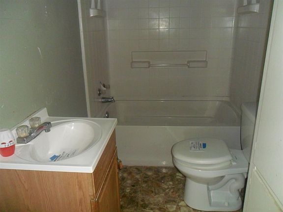 5th image of 404 E Cypress St