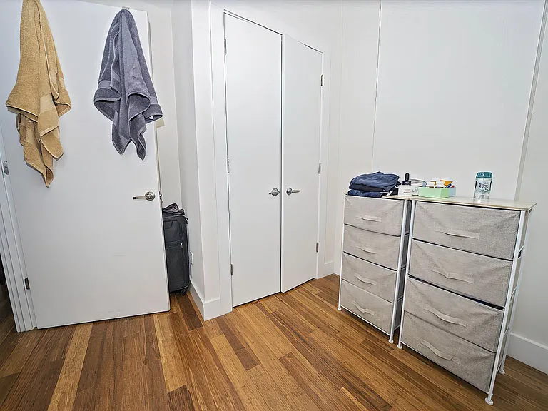 1024 Gates Ave #4I — Photo 6