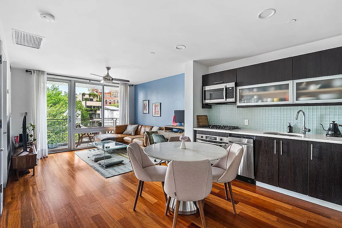 185 13th St APT 3B photo 1