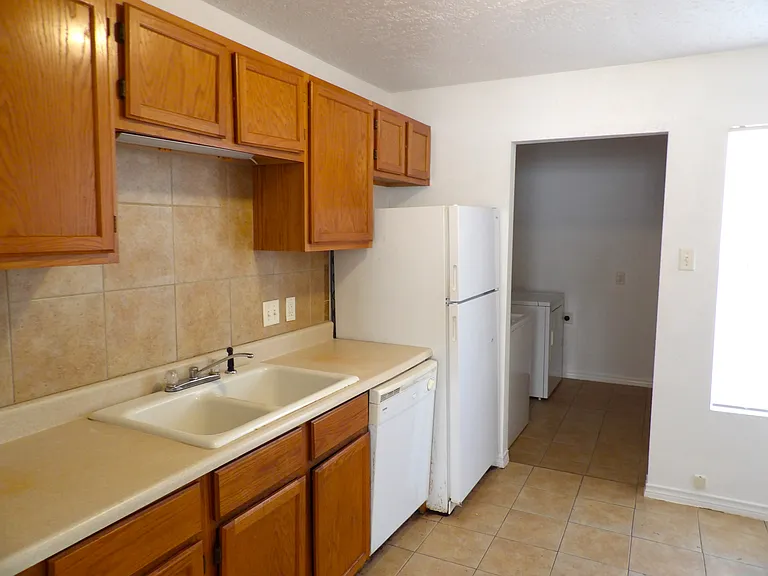 2828 NW Mobley Ave — Photo 4