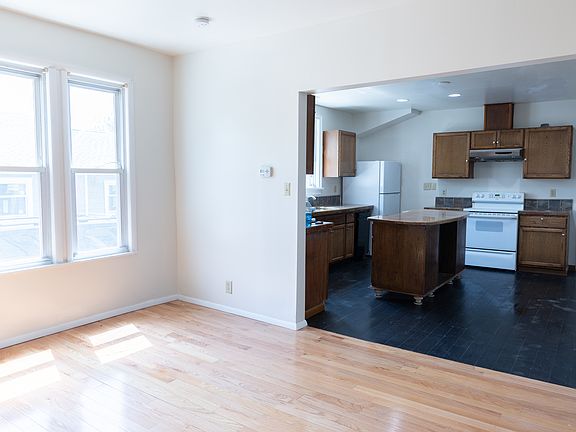 Living space/kitchen