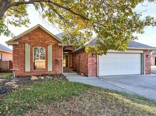 2233 Cobblestone Ct, Edmond, OK 73034