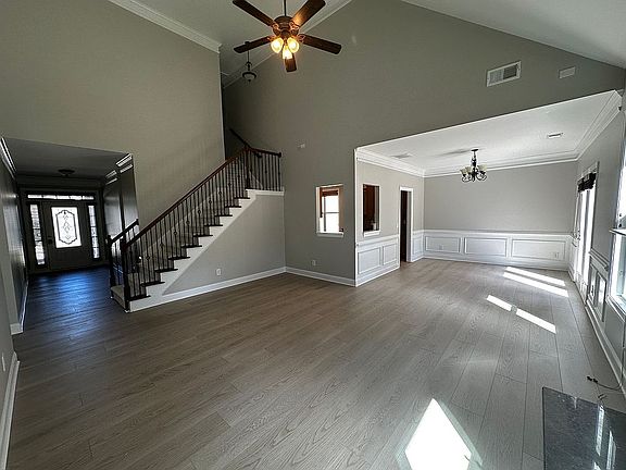 Living room/ dining room