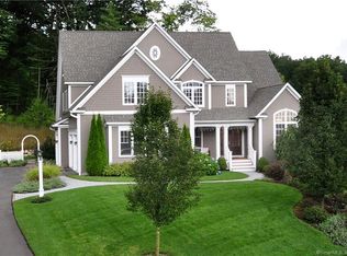 7 Newcastle Pl, Farmington, CT 06085