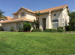 2074 W Summerset Dr, Rialto, CA 92377