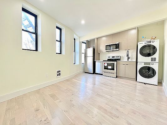 1st image of 2102 Regent Pl #2W