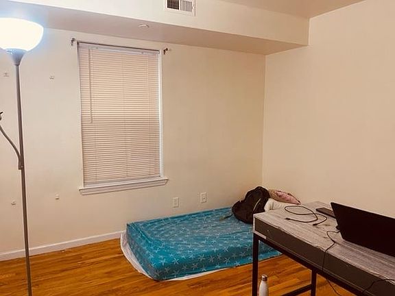 5th image of 115 Logan Ave APT 2