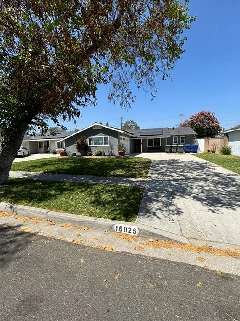 Move In Ready Updated la Mirada Home — Photo 2