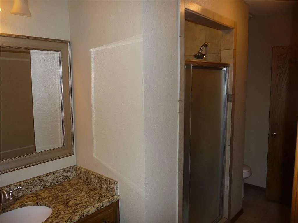 3 bed, 2.5 bath, 2131 sqft, $2,000 — Photo 3