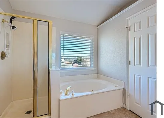 2420 Waterloo Ln — Photo 25